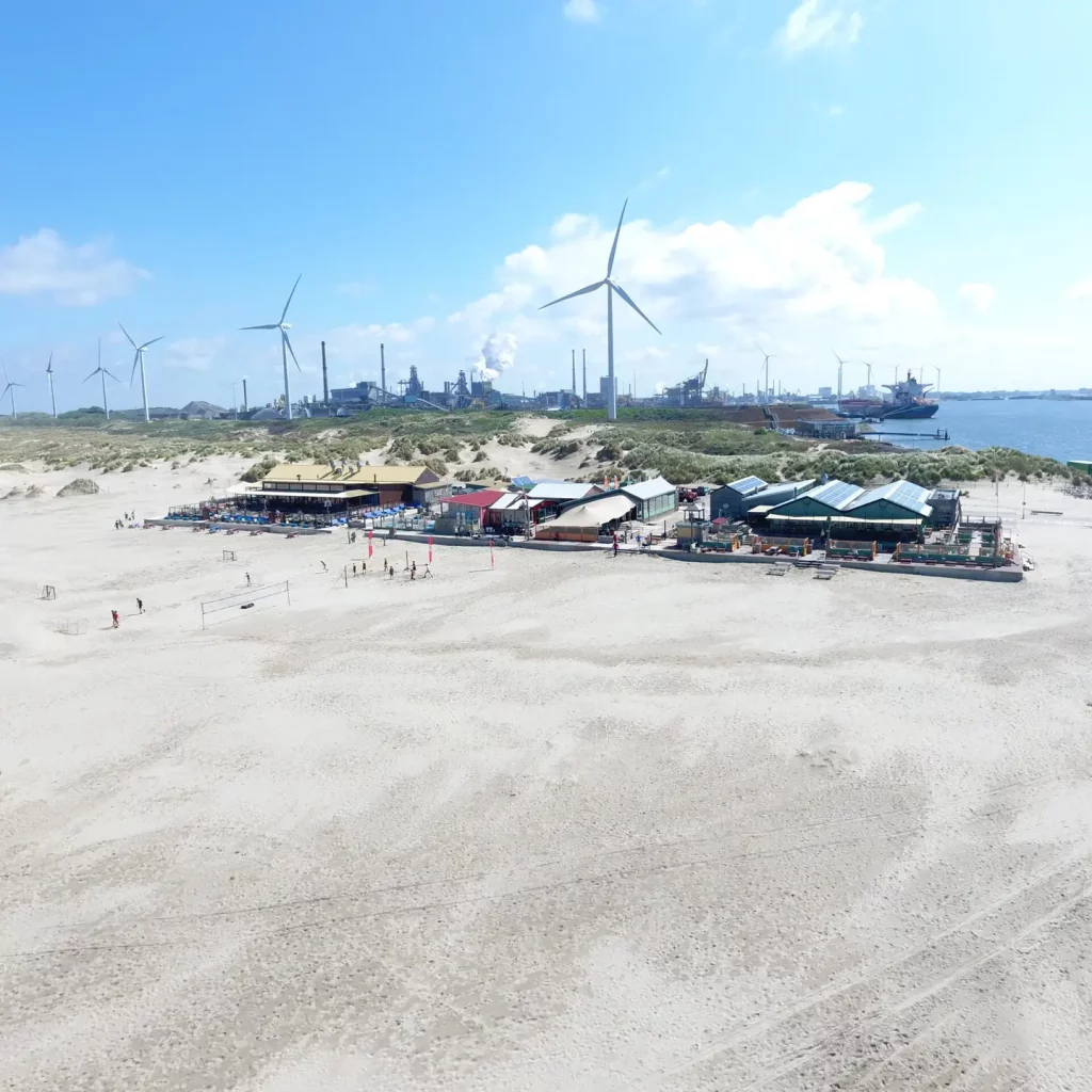 Ons strand op de noordpier bij wijk aan zee