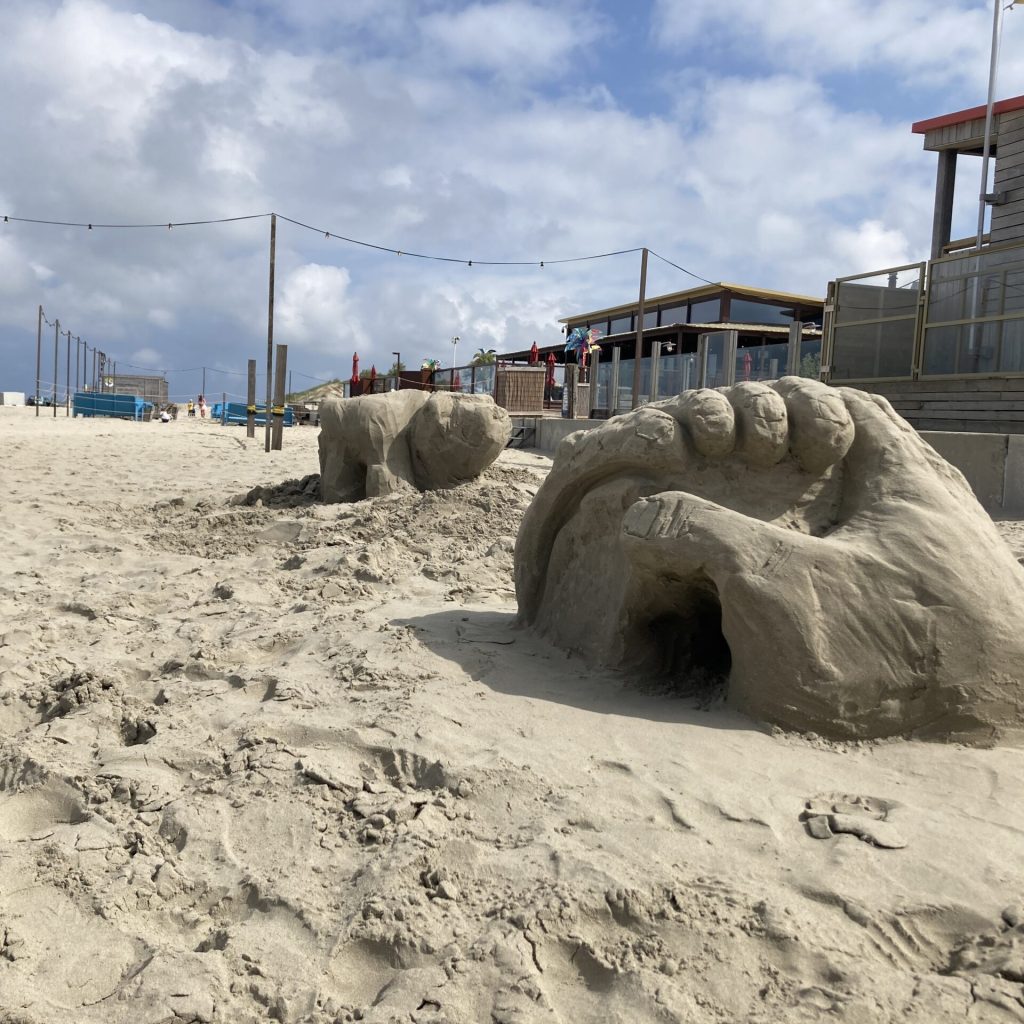 of toch ontspannen een zandsculptuur maken?